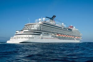 European River Cruises vs Ocean Cruises: Which One is Right for You?
